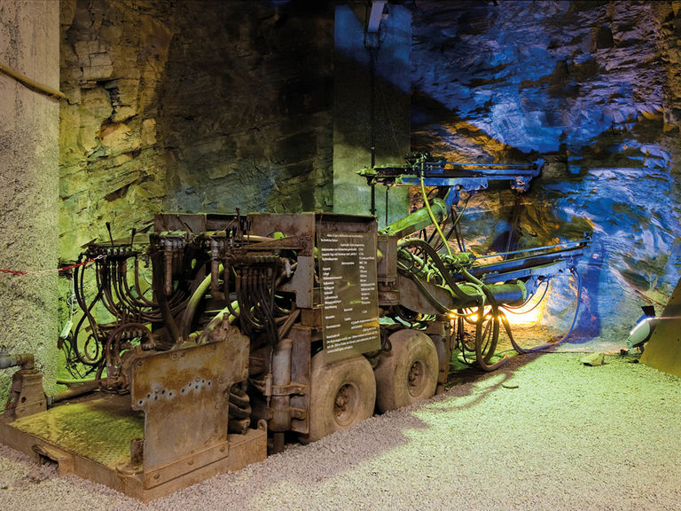 Ondergrondse transporttechniek in de bezoekersmijn Ramsbeck