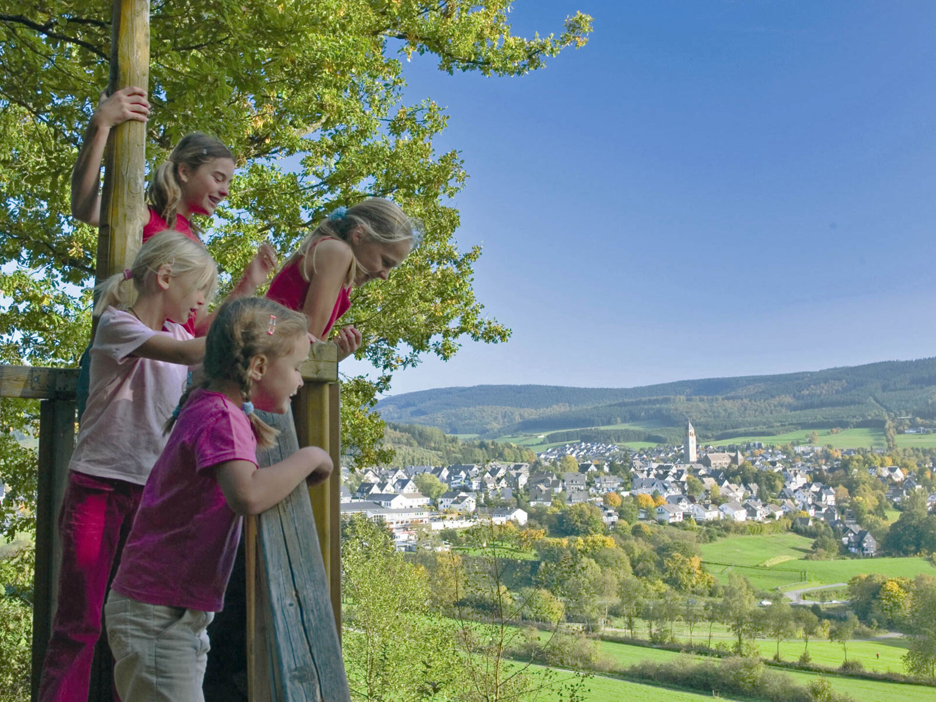 Uitzicht op Schmallenberg vanaf het bosavonturenparcours