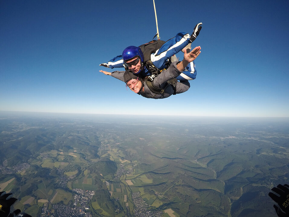 Free fall in a tandem jump.