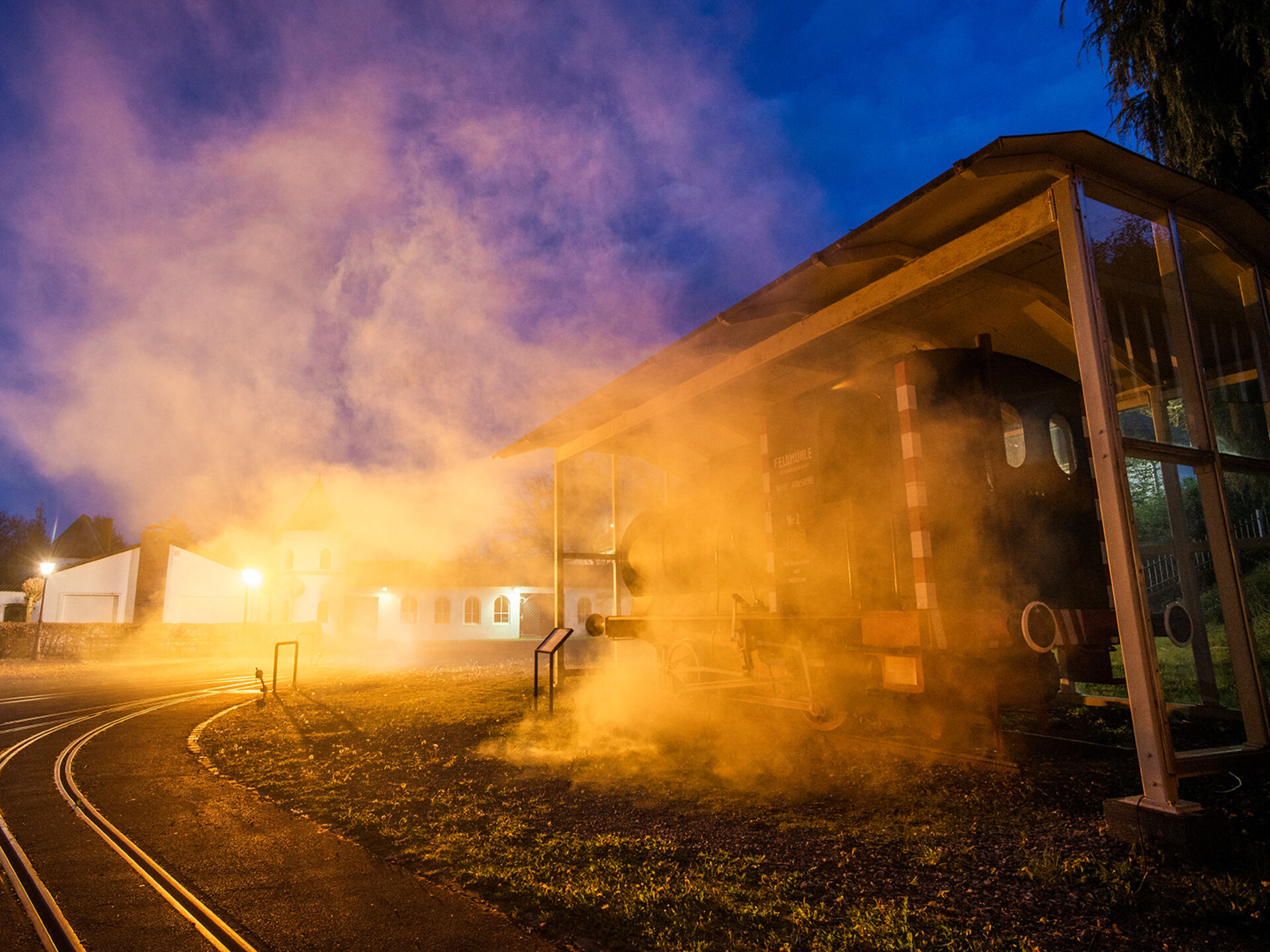 Foggy museum forecourt at the DampfLandLeute Museum in Eslohe.