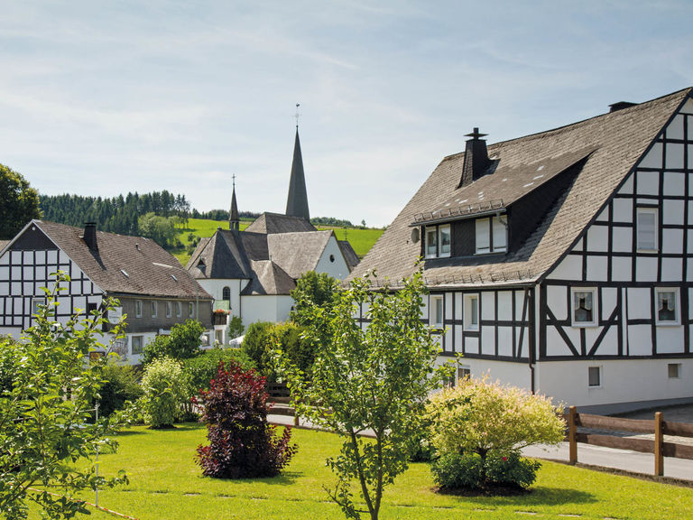 Uitzicht op de dorpskern van Dorlar von Sauerland