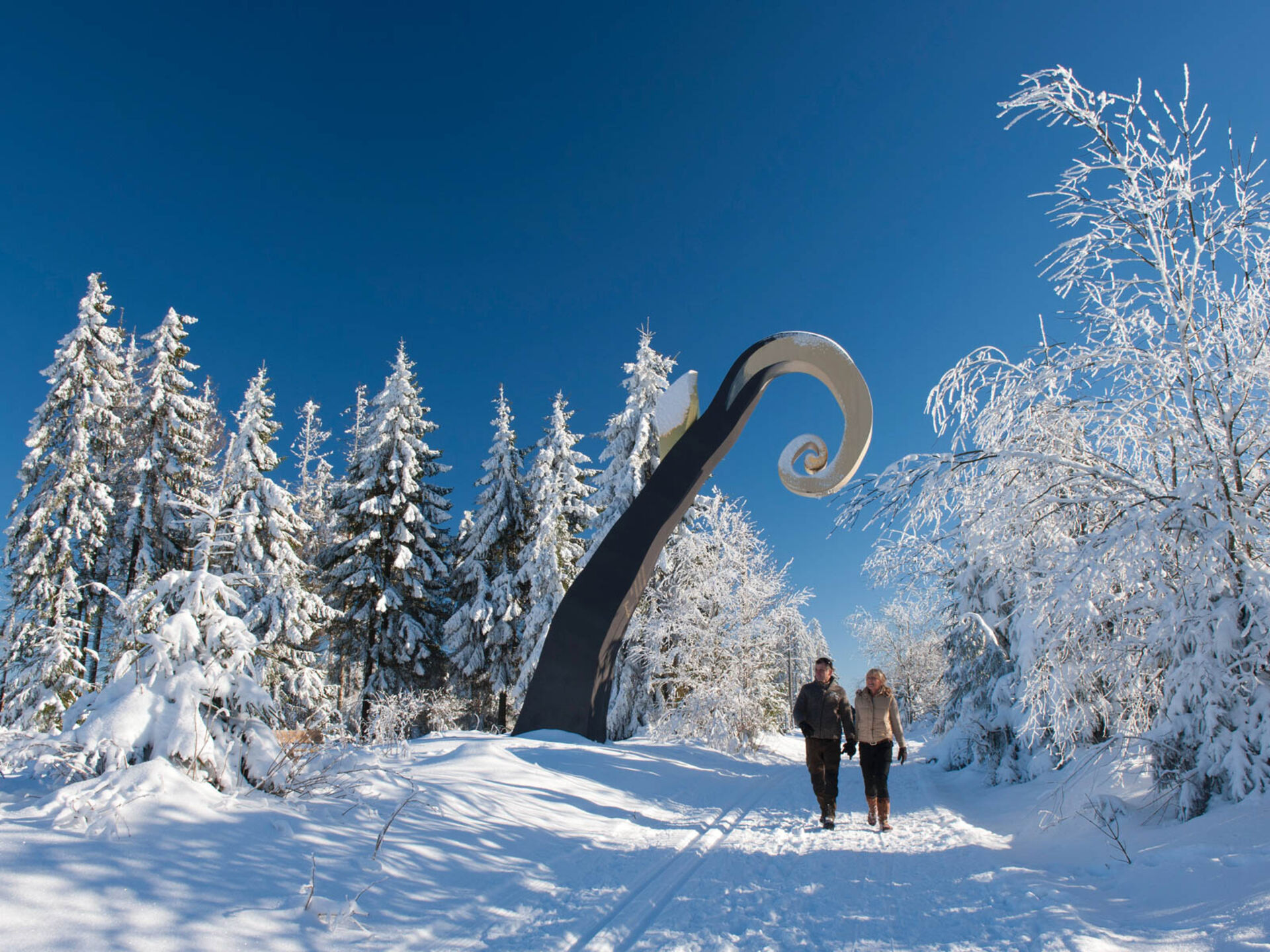 Winter hiking at the WaldSkulpturenWeg near Schanze in Sauerland