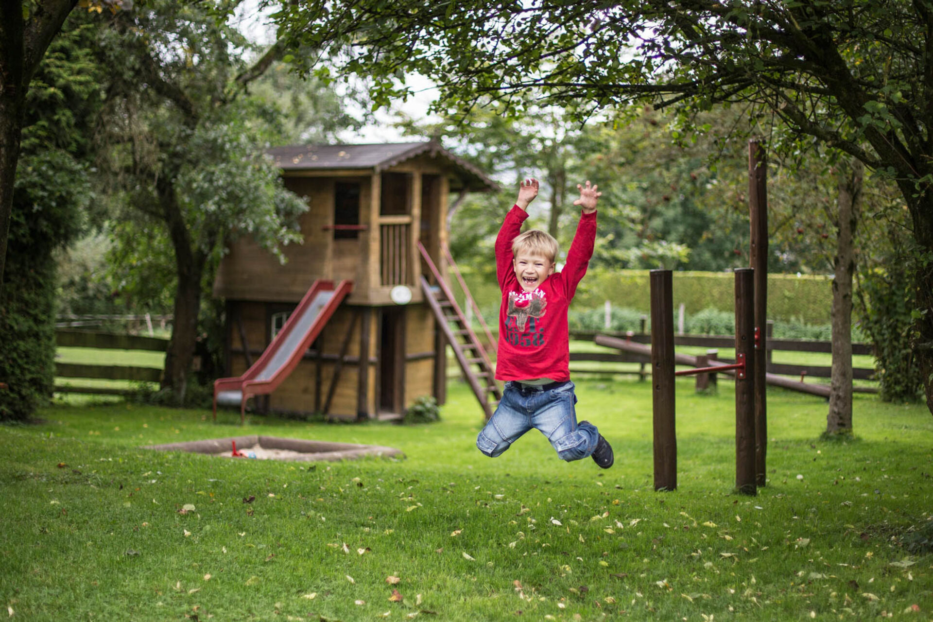 Kind op de speelplaats in het Schmallenberger Kinderland