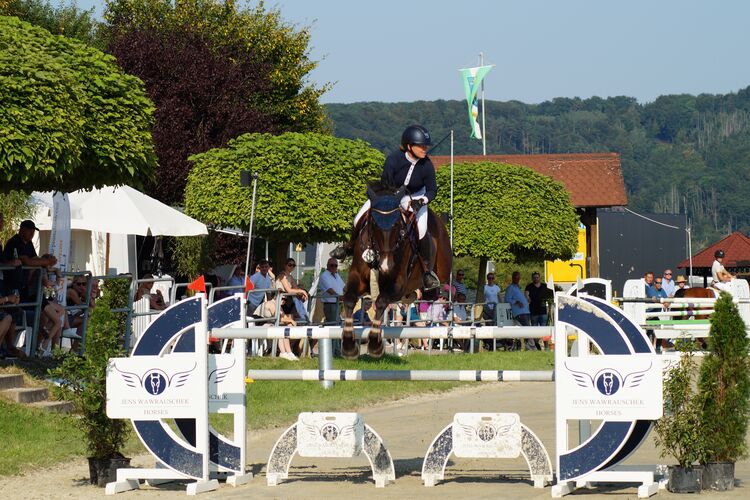 Julia Gorski siegte im Großen Preis von Arnsberg-Voßwinkel 2024 Foto: Senske